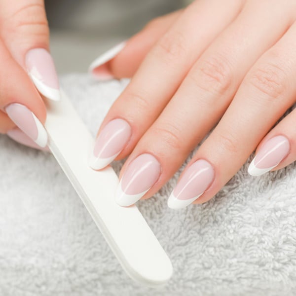 formato almond curto unhas