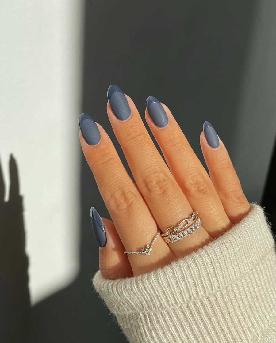 unha amendoada com esmalte