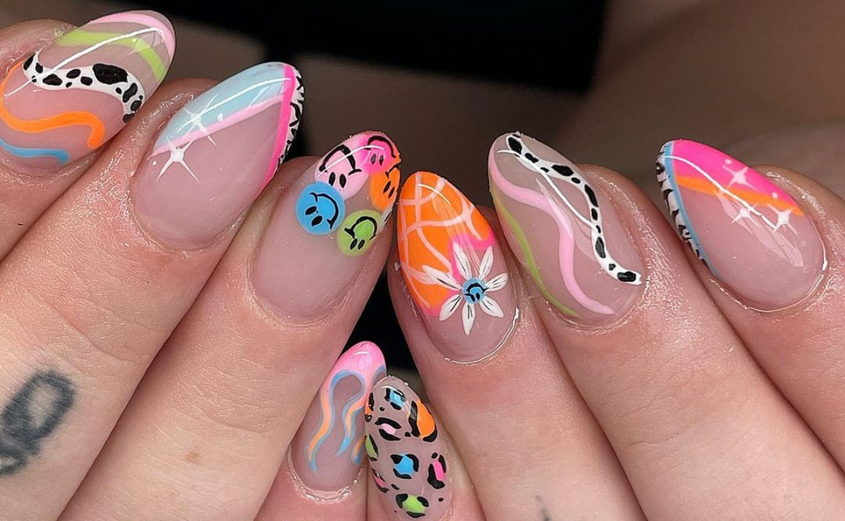 unha amendoada com nail art