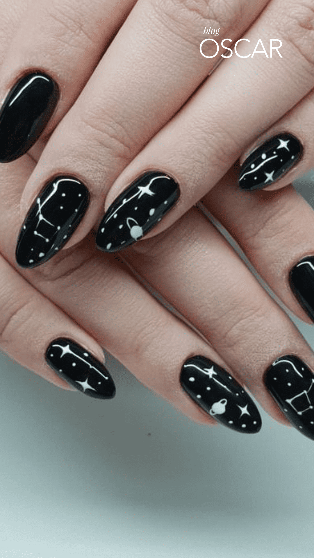 unha de gel preta com glitter sutil