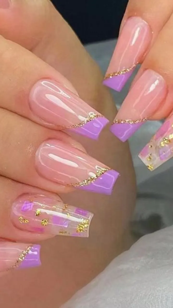 unha de gel rosa com flores
