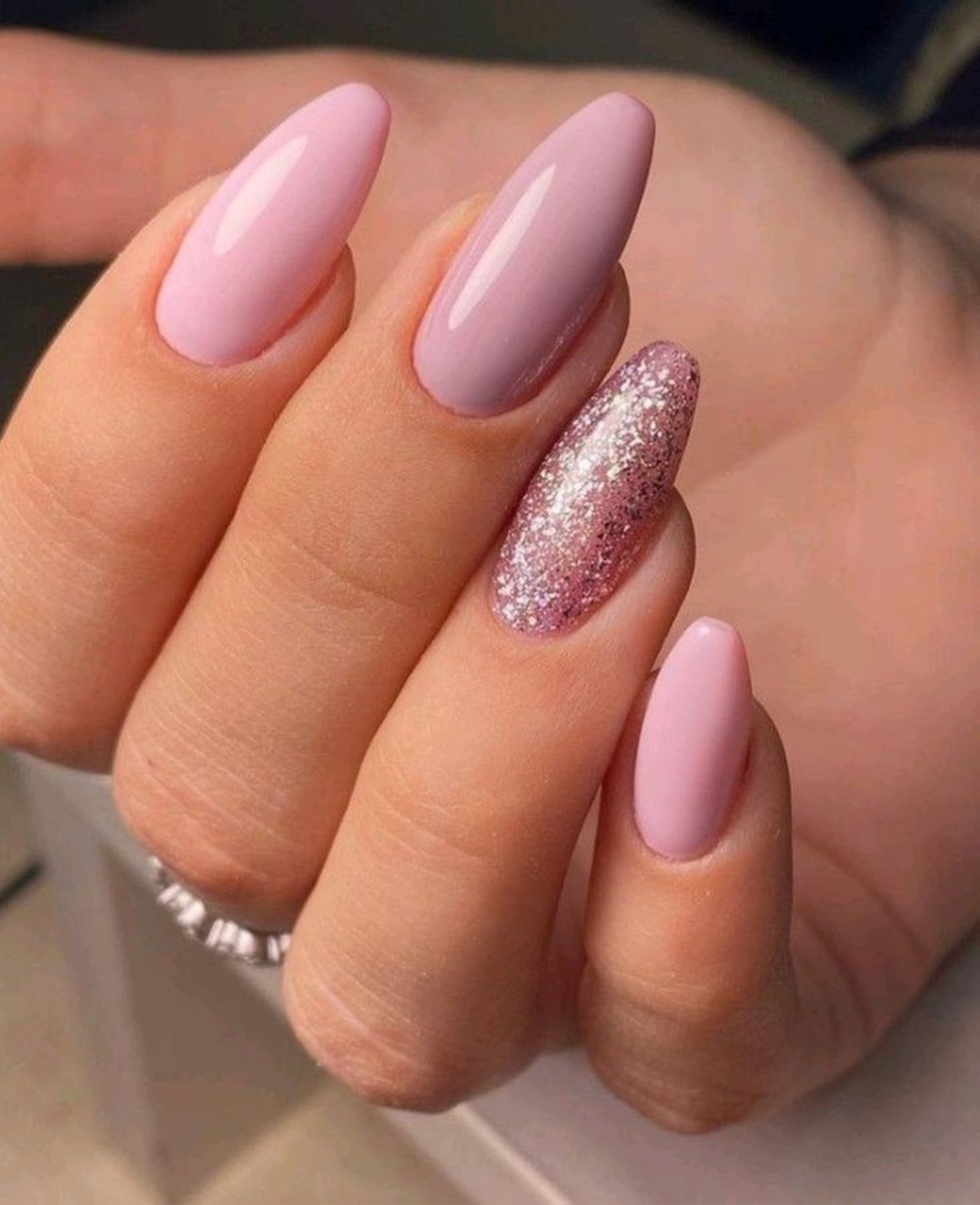 unha de gel decorada rosa para formatura