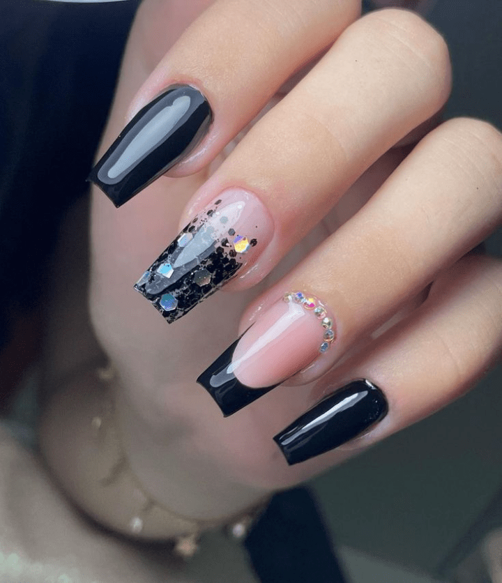 unha decorada preta com glitter
