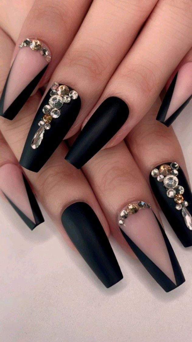 unha preta com glitter curta
