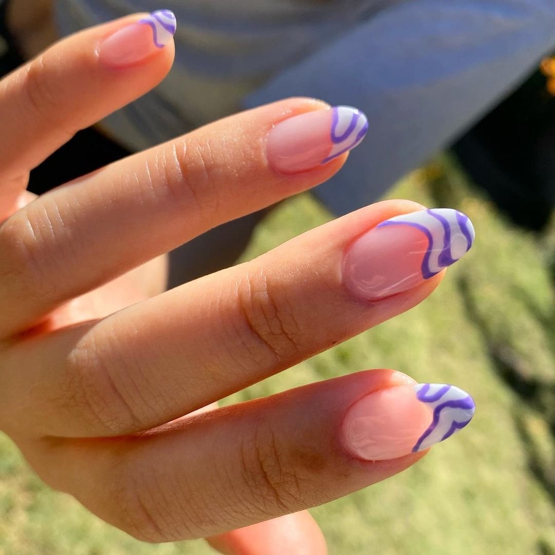 nail art roxo claro