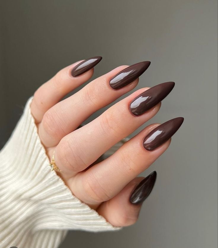 unha stiletto longa