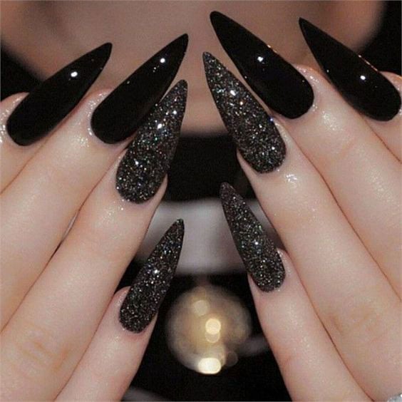 unha stiletto decorada