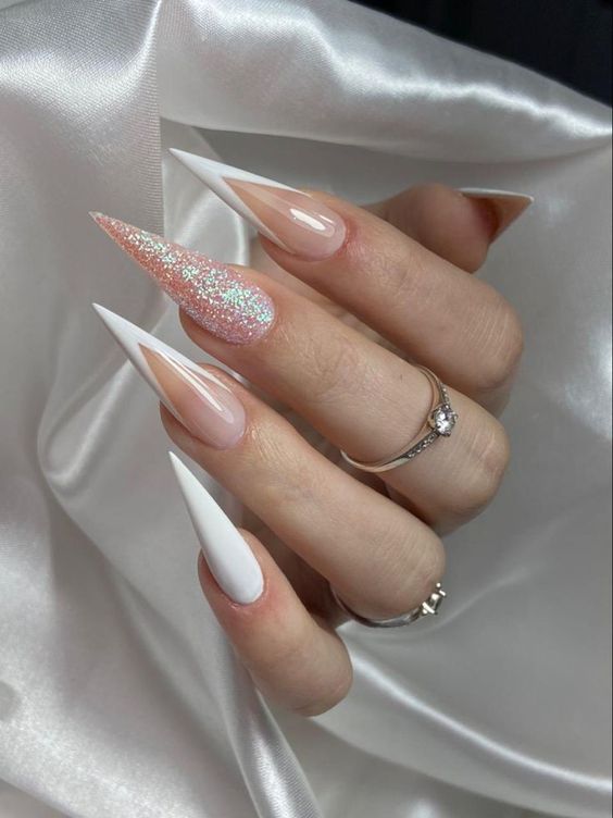 unha stiletto vermelha