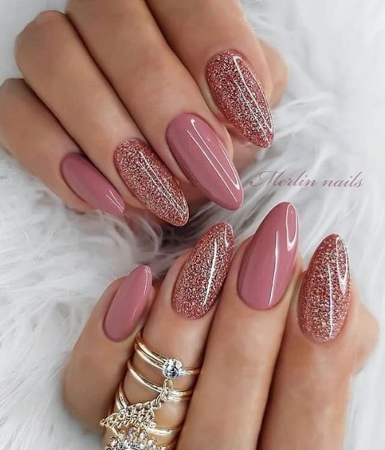 unha stiletto minimalista