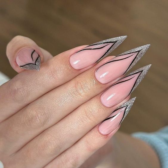 unha stiletto média delicada