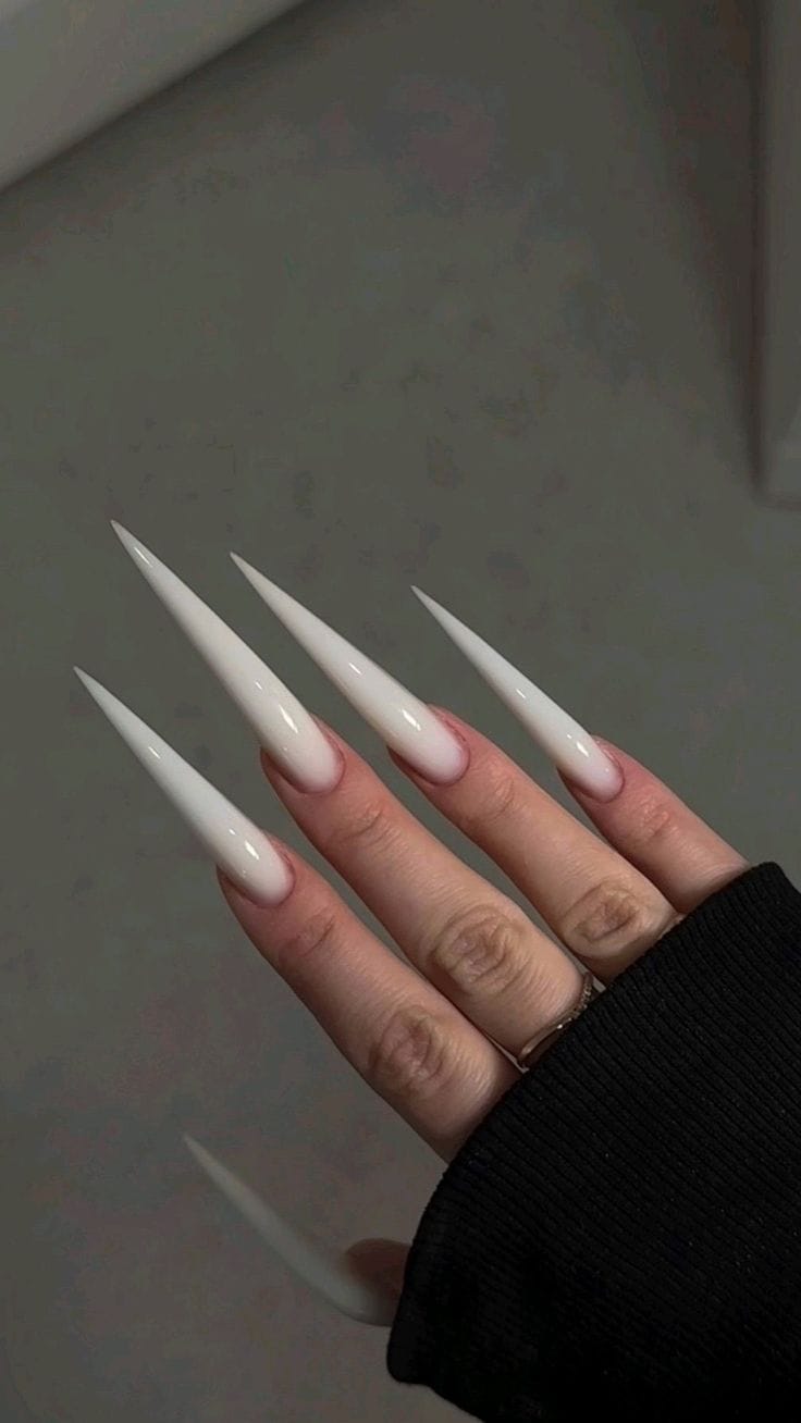 unha stiletto média delicada