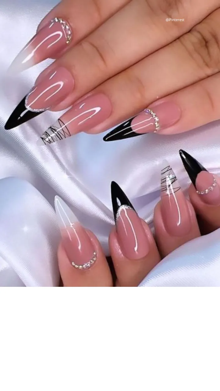 unha stiletto em tons pastéis