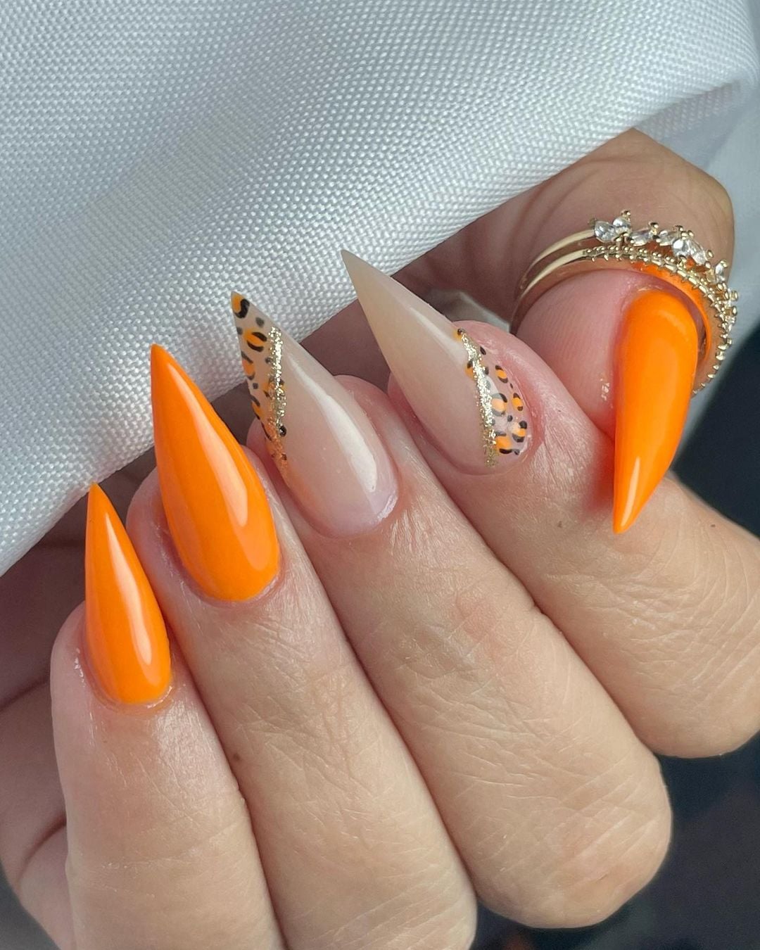 unha stiletto com francesinha delicada