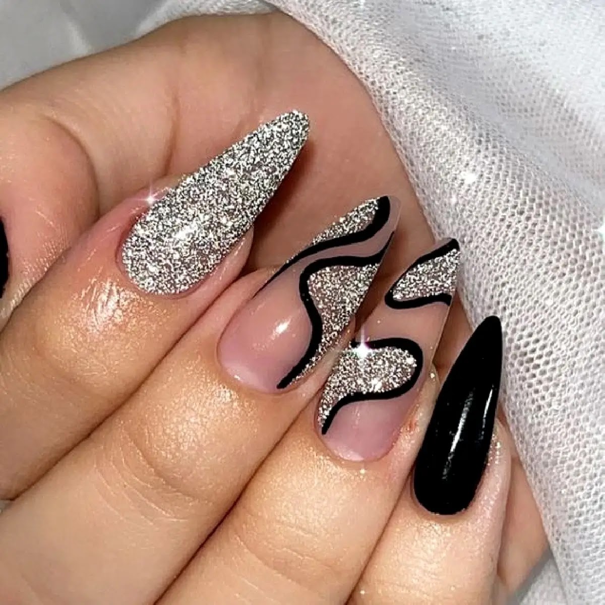 unha stiletto delicada para casamento