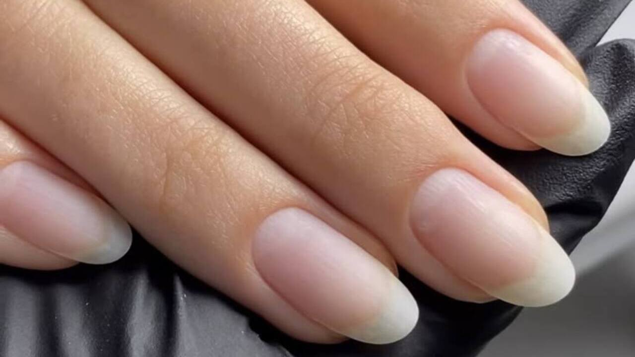 Unhas amendoadas curtas