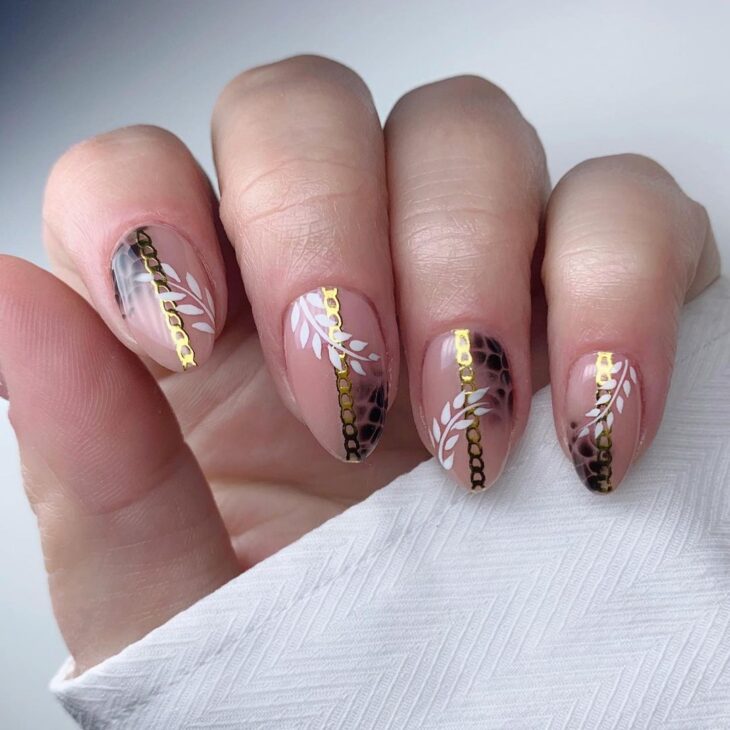 manutenção de unhas amendoadas