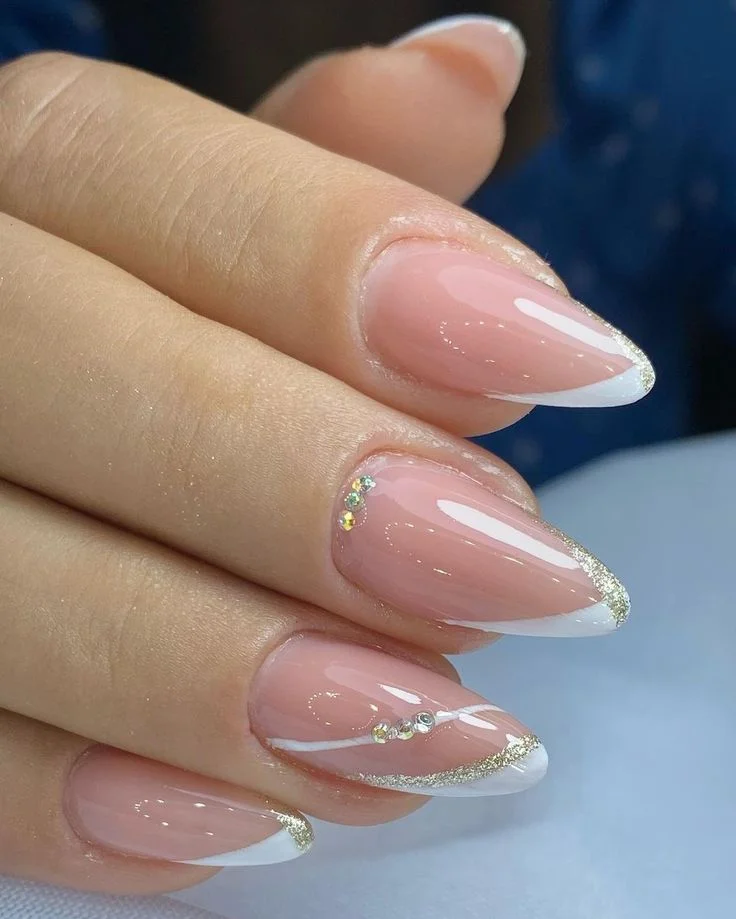 manutenção de unhas amendoadas