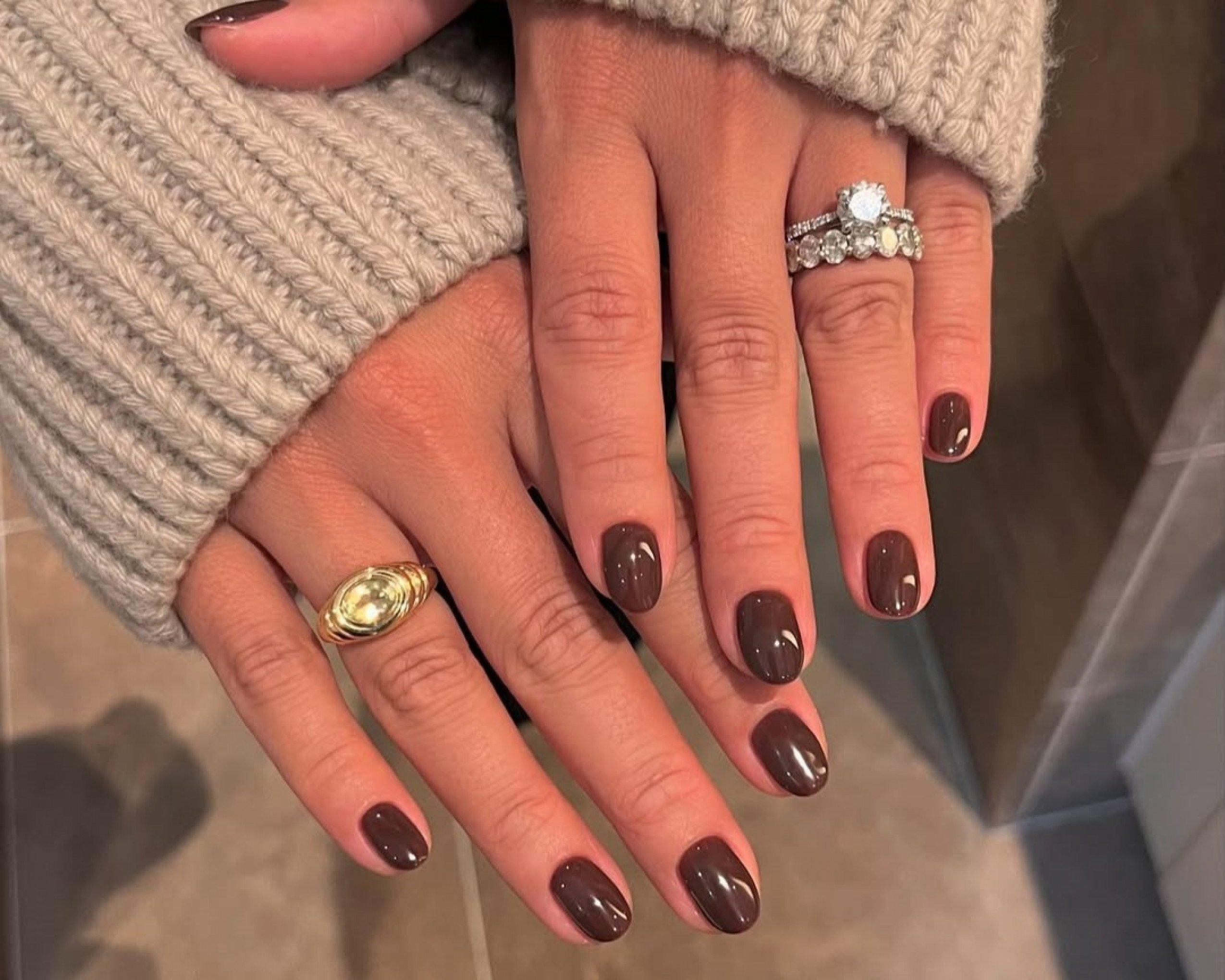 unhas curtas estilo redondo