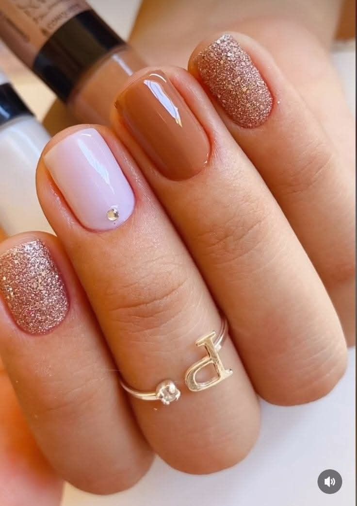 unhas curtas com brilho