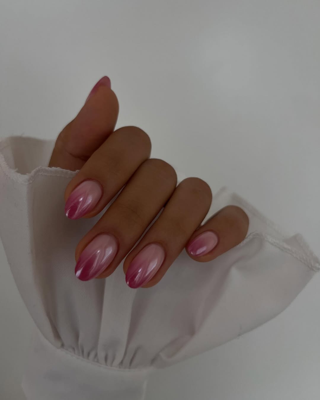 unhas de gel simples e delicadas