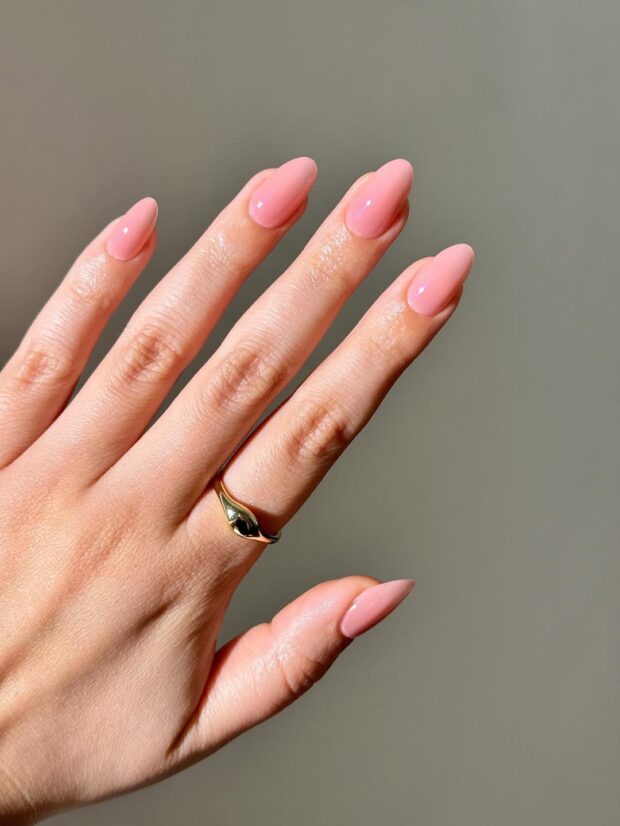 unhas de gel formato amendoado