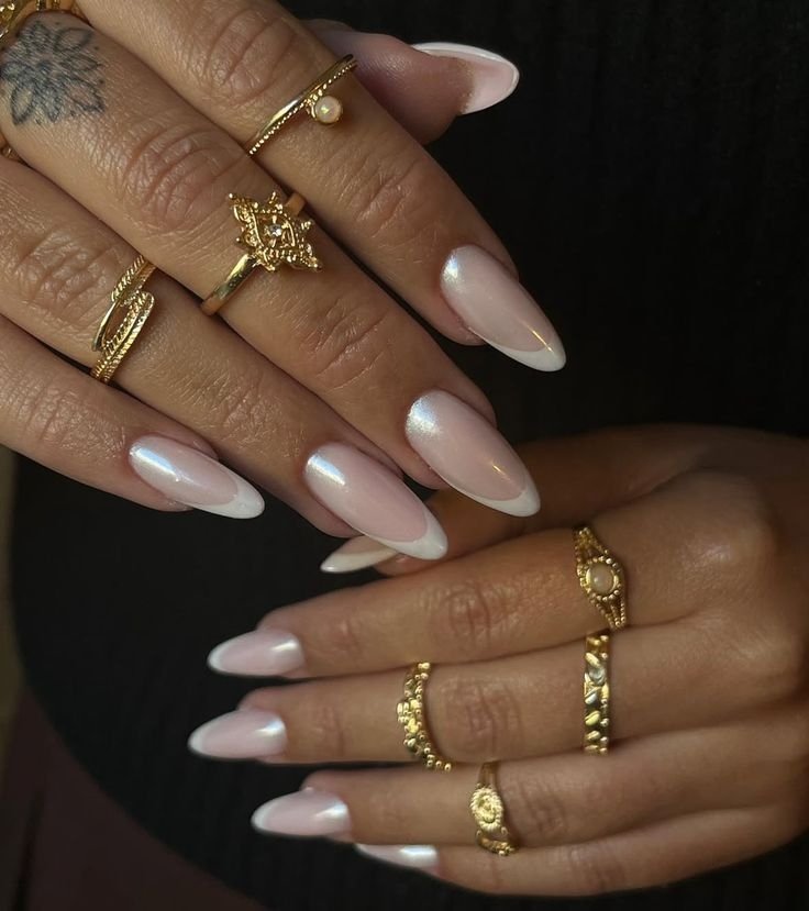 unhas de gel formato amendoado