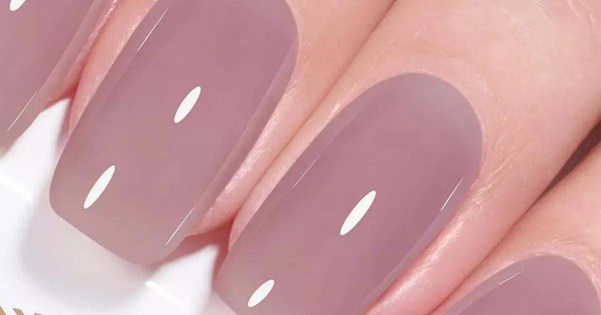 unhas de gel simples e delicadas
