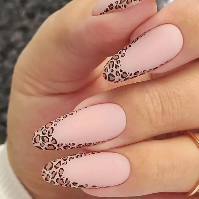 Unhas com efeito espelhado