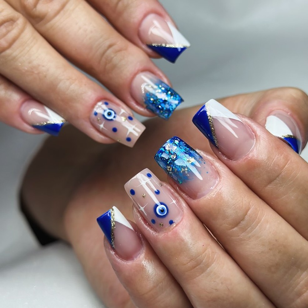 Unhas com glitter na filha única