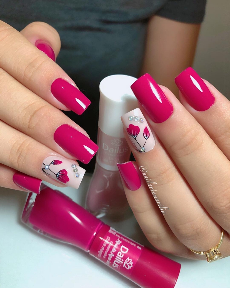 unhas decoradas rosa curta