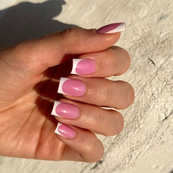 unhas decoradas rosa com flores