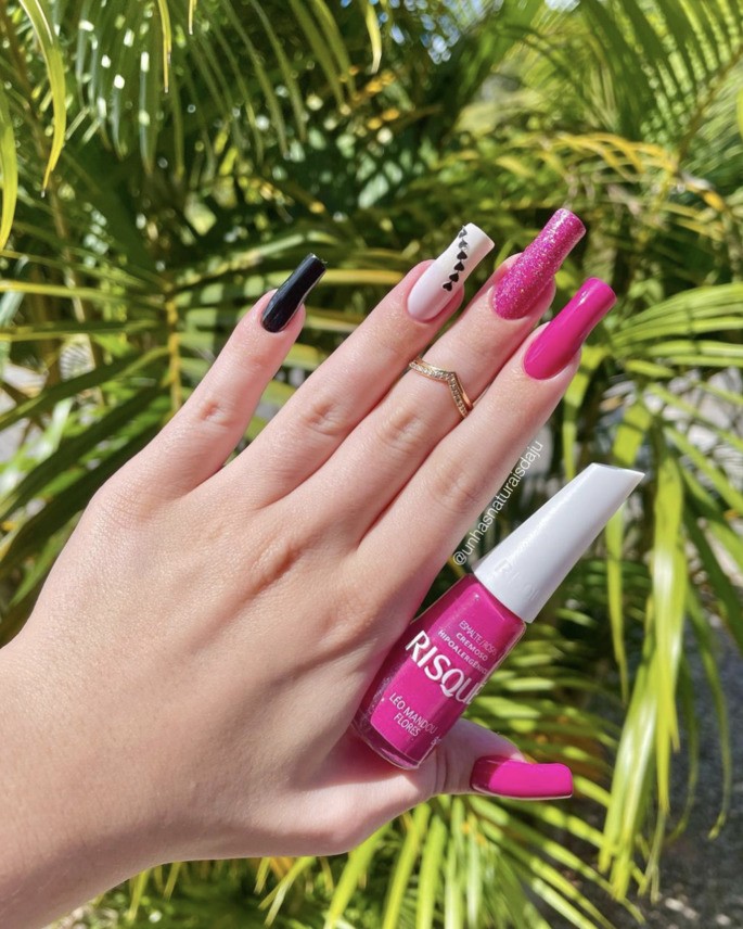 unhas decoradas rosa e dourado