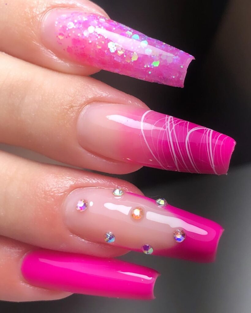 unhas decoradas rosa com glitter