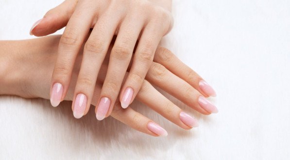 unhas minimalistas chiques