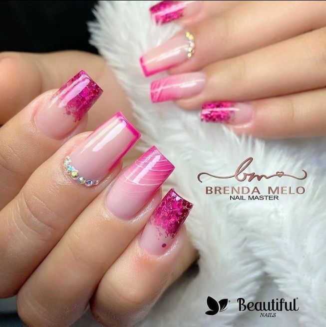 unha em gel rosa claro