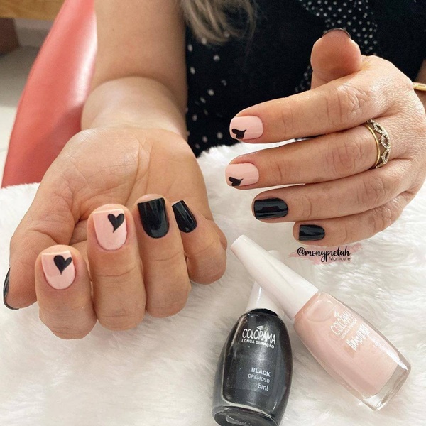 Unhas pretas decoradas com prata