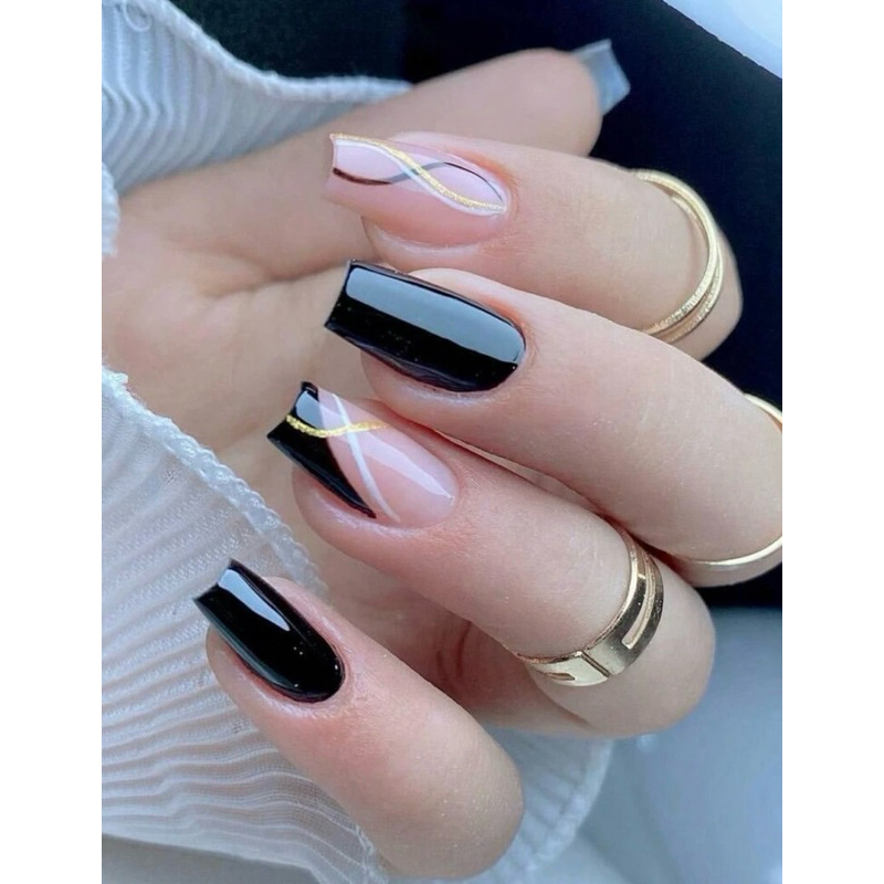 Unhas pretas decoradas com francesinha
