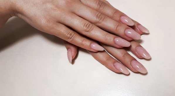 unhas de gel simples e elegantes