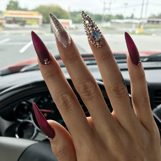 unha stiletto natural