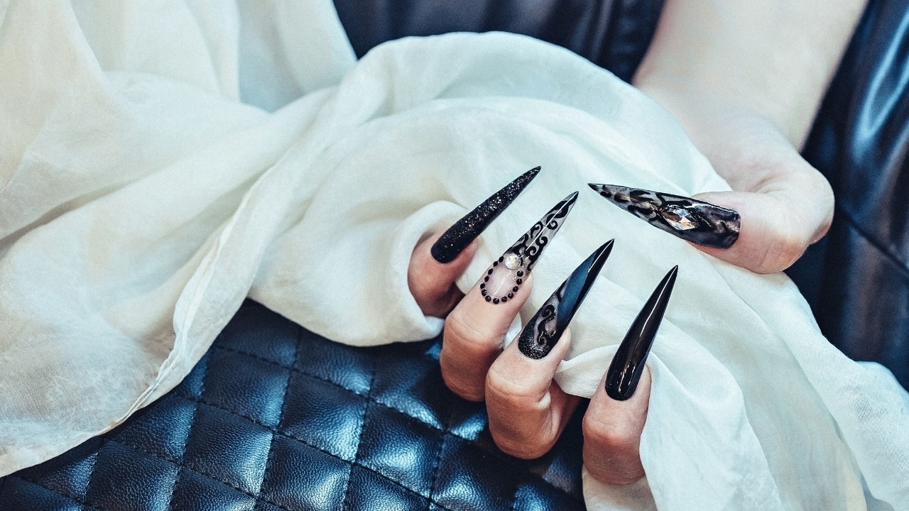 unha stiletto com gel