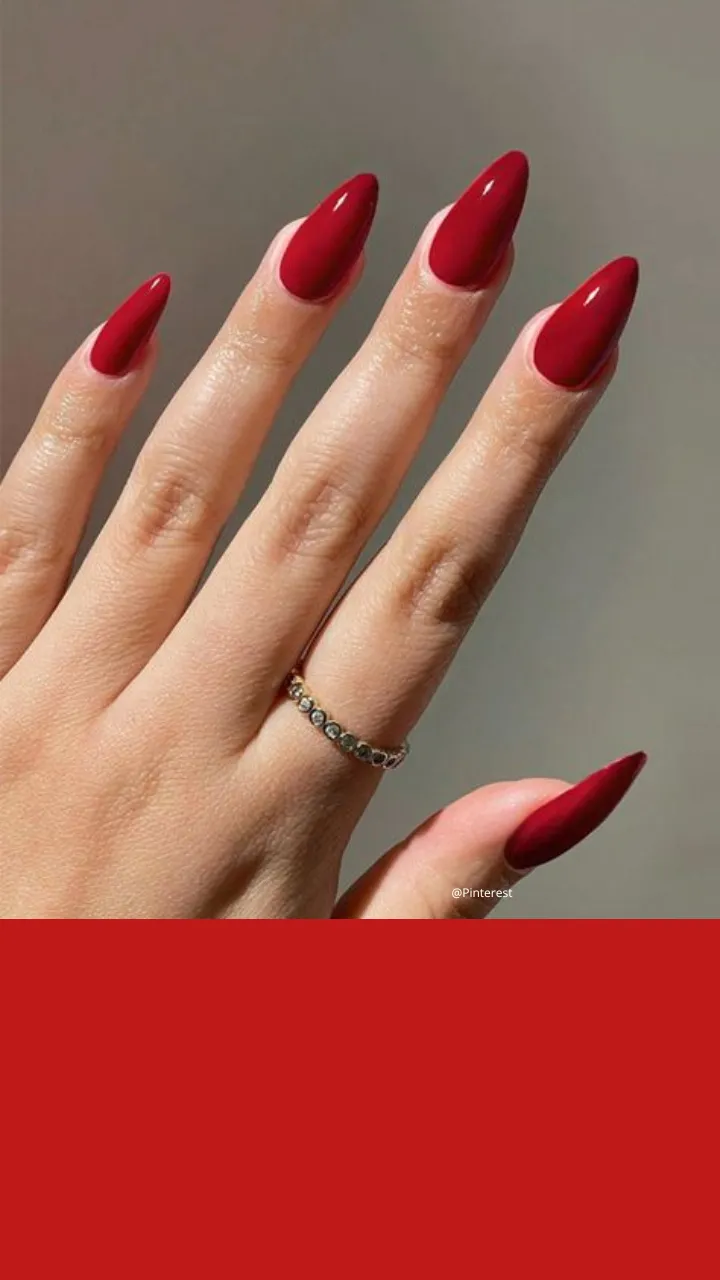 Unhas vermelhas curtas elegantes