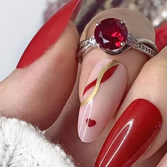 unhas de gel vermelhas decoradas