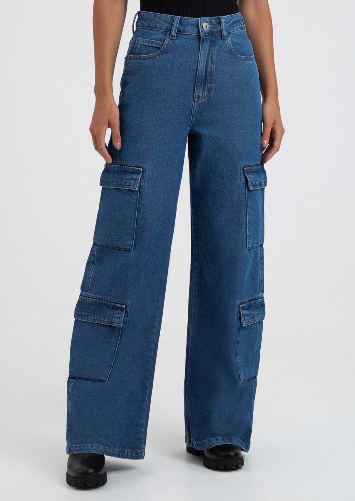 Calça wide leg com salto