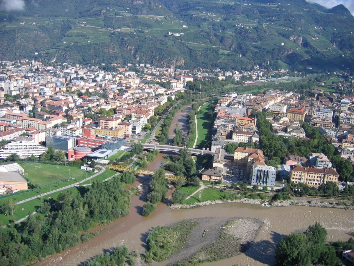 Bolzano restringe carros por oito horas para celebrar 30 anos de evento de ciclismo Bolzano