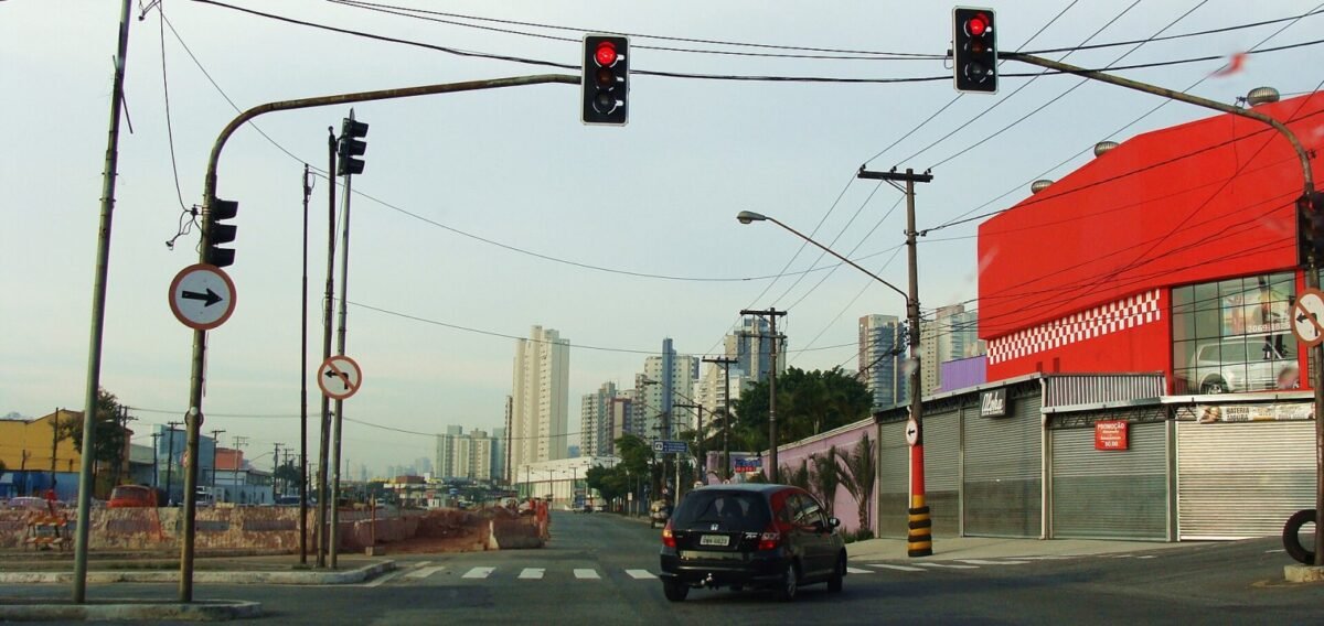 AV DR RICARDO JAFET X RUA PERO CORREIA SENTIDO SUL
