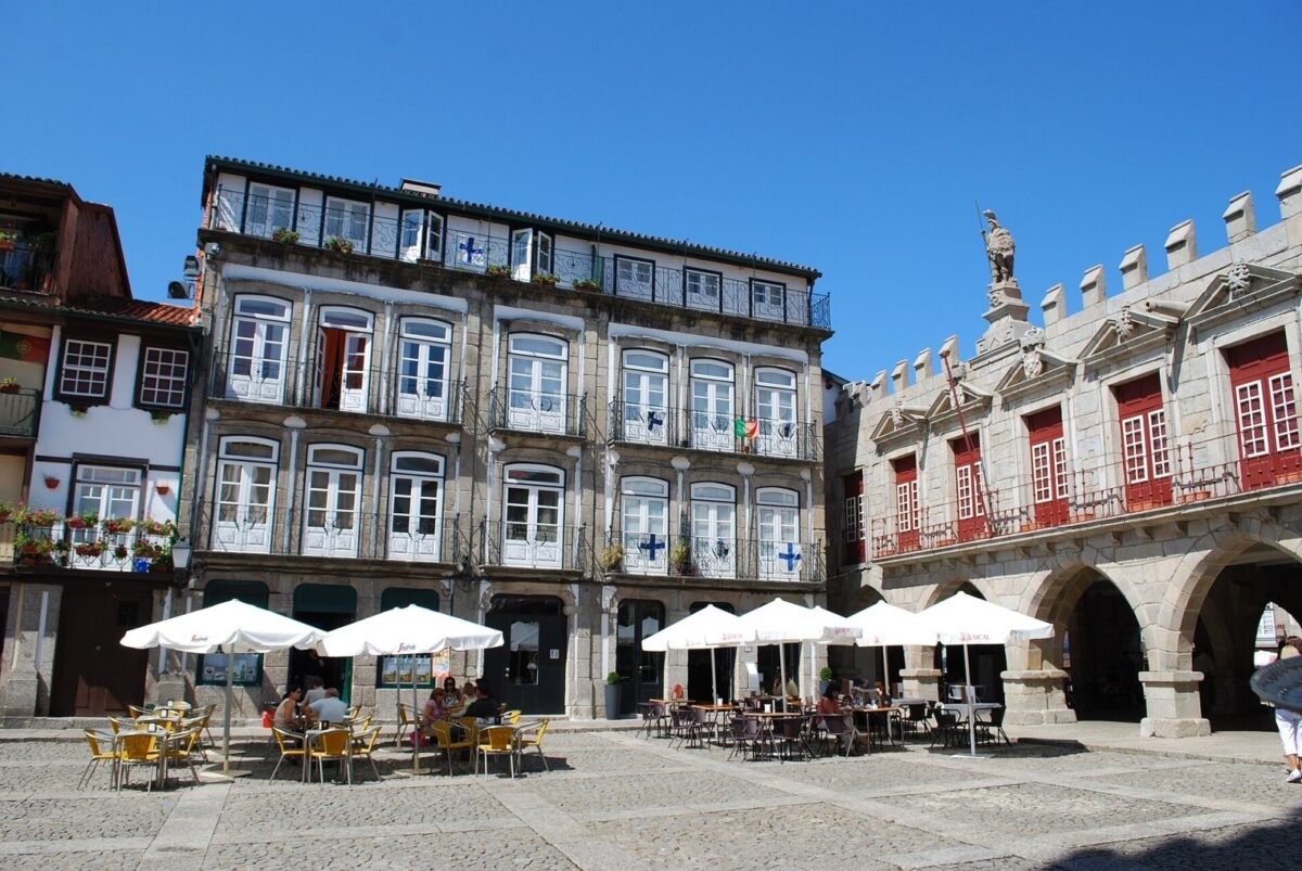 Guimarães preserva castelo e ruas medievais ligados à origem de Portugal Guimarães