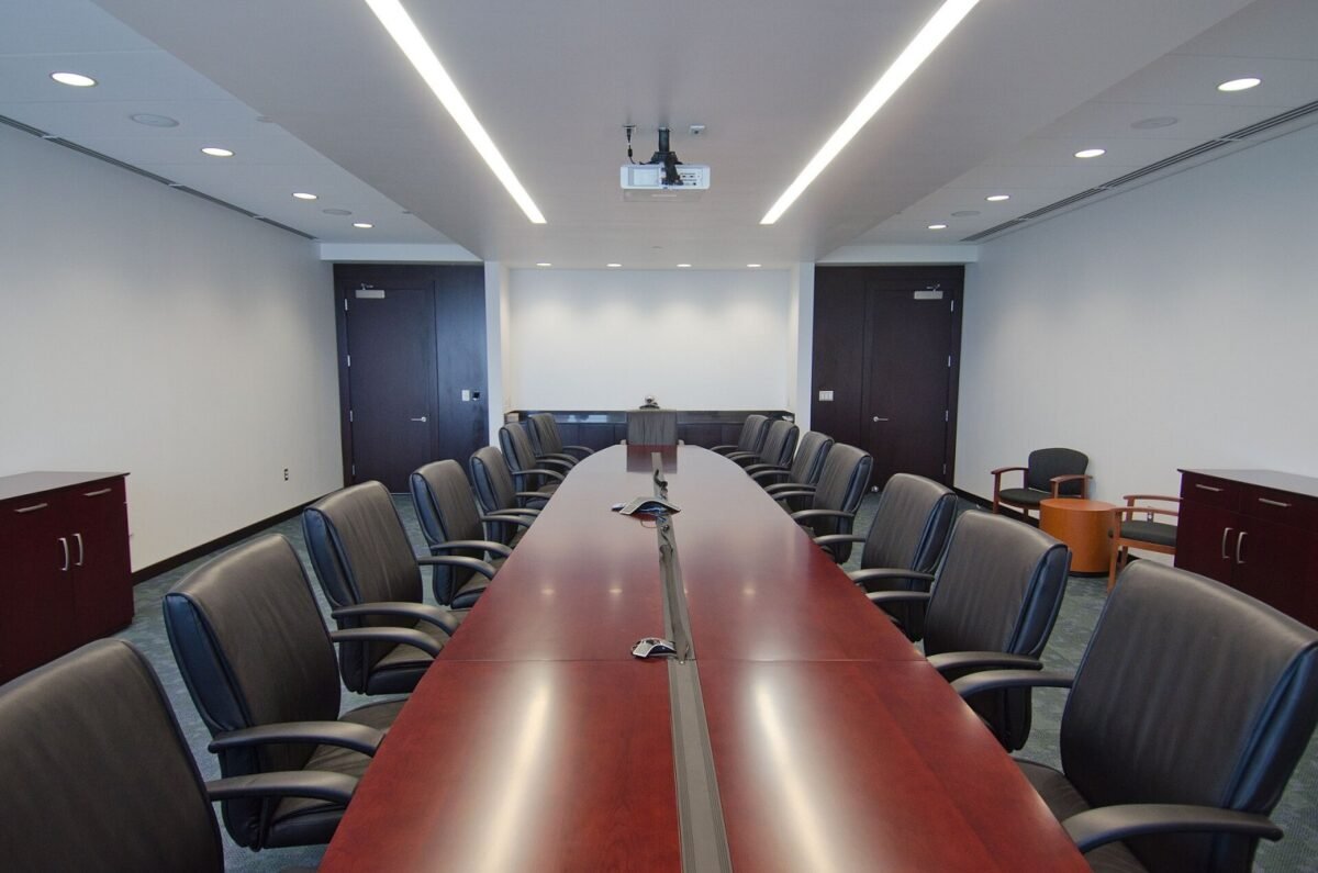 Marketing B2B começa antes do contato com vendas, aponta análise