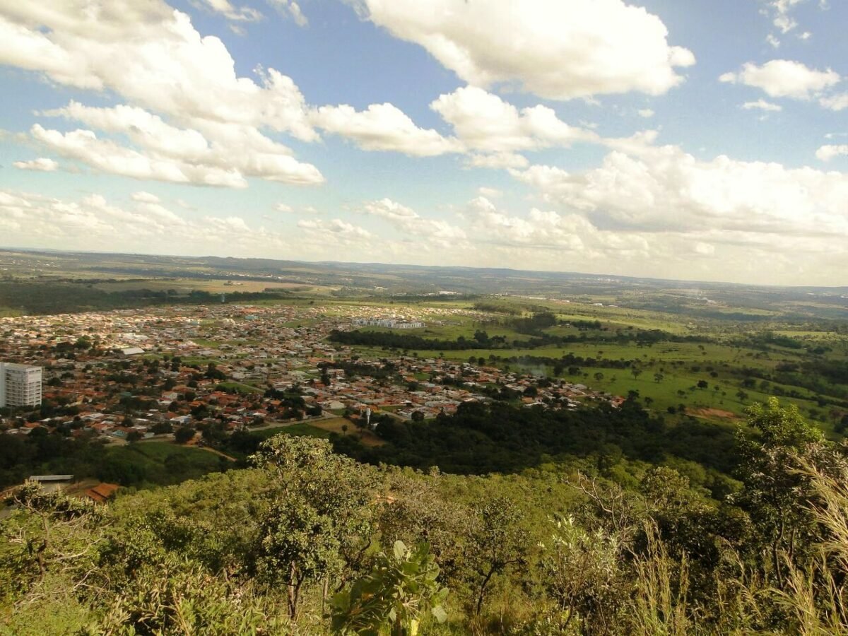 Caiado participou de carreata em Senador Canedo na tarde de quinta-feira (24).