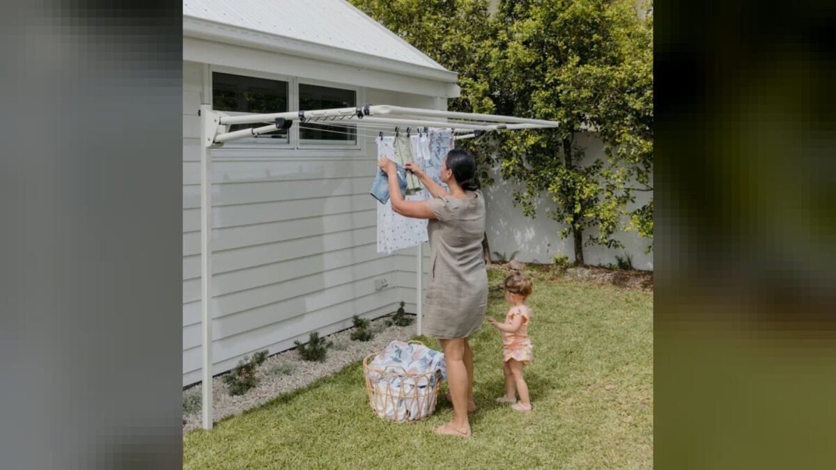 Roupa demora a secar no frio? Ventilação e espaço no varal ajudam Roupa demora a secar no frio? Ventilação e espaço no varal ajudam