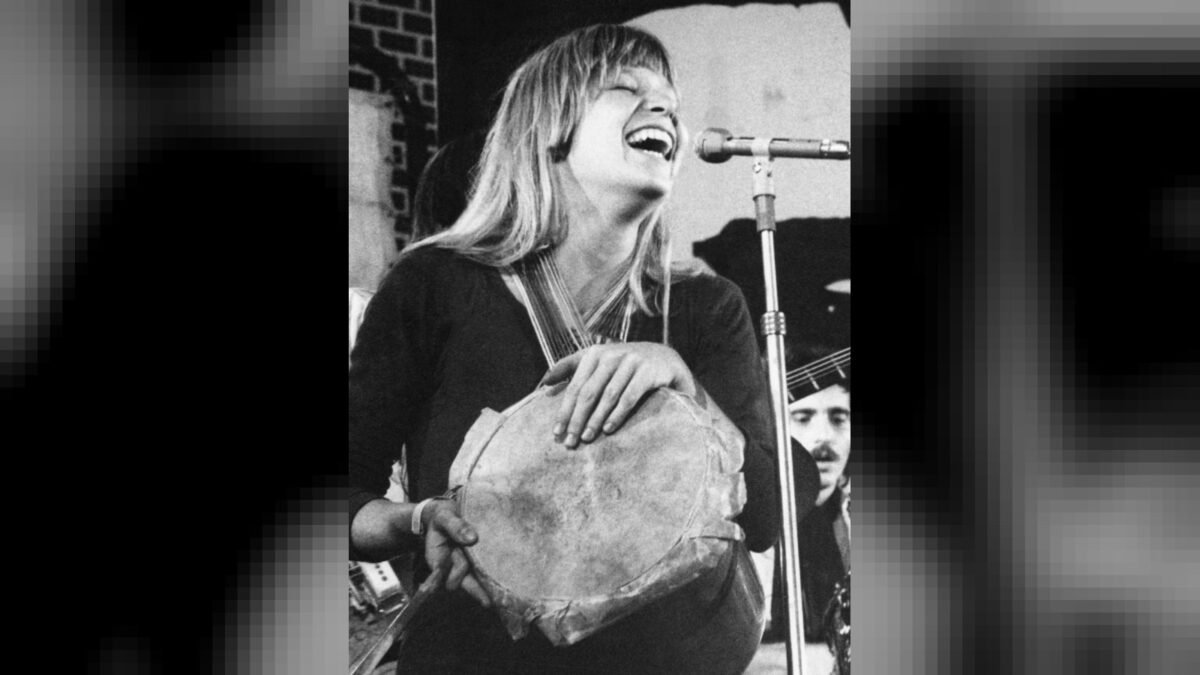 Tango inédito de Rita Lee é lançado 43 anos depois na voz de Mariana Mug